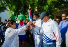 Antorcha SD-2026 recibida en Miches por autoridades y el pueblo