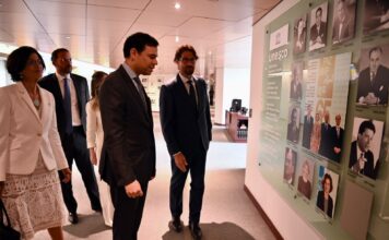 Roberto Ángel Salcedo sostiene encuentro estratégico con el director general de la UNESCO