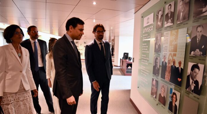 Roberto Ángel Salcedo sostiene encuentro estratégico con el director general de la UNESCO