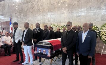 República Dominicana despide al cantante Alex Bueno; artistas asisten y dan último adiós
