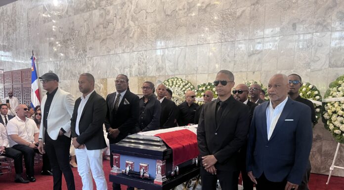República Dominicana despide al cantante Alex Bueno; artistas asisten y dan último adiós