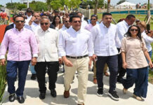 Ministro David Collado supervisa construcción de obra en los Bajos de Haina
