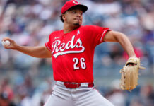 Detrás de tenacidad de Burnes, los Rojos salieron de N.Y. con la serie en mano
