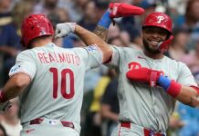 Realmuto (HR 4CI), Sosa lideran explosión ofensiva de 17 hits en triunfo de Filis