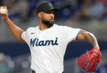 Alcántara fija récord de ponches de Marlins en triunfo sobre Rangers