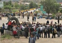 Paz y Central Obrera logran acuerdo, pero campesinos mantienen bloqueos de vías en Bolivia
