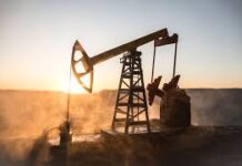 El petróleo de Texas baja un 3,4 % tras anunciar EEUU aumento del tráfico de crudo en Omuz