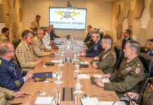 Ministro de Defensa recibe delegación del Comando Sur de los Estados Unidos para fortalecer la cooperación estratégica bilateral