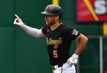 Jonrones de Lowe y Davis impulsan victoria y Piratas le ganan la serie a Marineors
