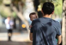 Disfrutar de una baja paternidad remunerada reduce el riesgo de depresión y ansiedad