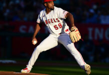 Soriano supera pelotazo en el pecho y brilla en victoria de Angelinos