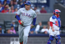 Rangers derrotan a Azulejos