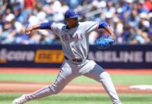 Texas vence a Toronto