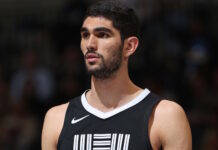 Los Grizzlies envían a Santi Aldama a los Dallas Mavericks