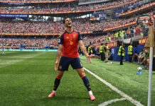 Mikel Merino no entiende de muros y lleva a España a semifinales