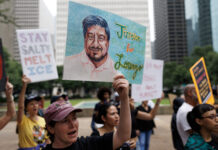 Protestan en Nueva York por “Lorenzo, Joan y todas las víctimas del ICE”