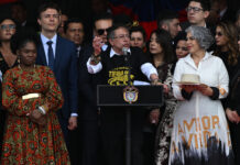 Petro pide una “huelga general e indefinida” si De la Espriella deroga sus reformas
