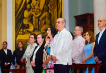 Abinader realiza misa de acción de gracias en su cumpleaños, junto con familiares y amigos