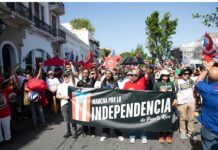 Miles de personas reclaman la independencia de Puerto Rico al son de Bad Bunny y Residente