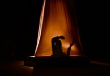 “Silencio en Pausa” regresa a la Sala Ravelo con una propuesta teatral que invita a reflexionar sobre la fragilidad emocional
