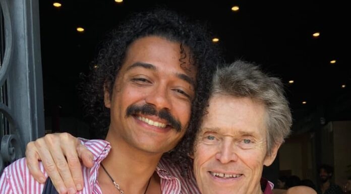Actor dominicano Víctor Arcturus Estrella culmina residencia en la Bienal de Venecia junto a Willem Dafoe