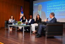 Leonel Fernández apuesta por una “revolución del conocimiento” durante conversatorio con estudiantes de UNIBE