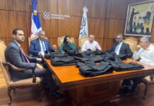Autoridades de Nueva York donan 849 chalecos antibalas a sistema penitenciario dominicano