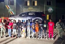 Ejército detiene a 10 haitianos indocumentados tras persecución de vehículo en Dajabón