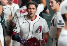 Del Castillo conecta jonrón de 3 carreras y Diamondbacks vencen a Brewers