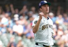 Misiorowski logra hitos y los Cerveceros desatan su bateo en paliza ante Rockies