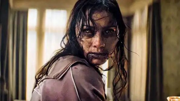 ‘Evil Dead Burn’ transforma las relaciones tóxicas en demonios de carne y hueso