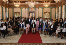 Abinader recibe a estudiantes de origen dominicano destacados en el extranjero
