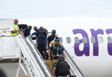Llega vuelo humanitario con 50 dominicanos y 12 venezolanos