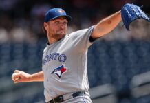 Trey Yesavage y Kazuma Okamoto conducen la victoria de Blue Jays