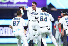 Marlins vencen a Filis; Otto López se destaca