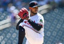 Bradley mantuvo gran ritmo para acercar a Mellizos a un juego debajo de los .500