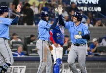 Rays conectan 21 hits, su mayor cifra de la temporada, y apalean a los Azulejos