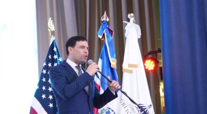 Roberto Ángel Salcedo inaugura el Festival del Libro y la Cultura Dominicana, destacando la identidad cultural del país en Nueva York