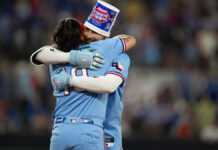 Rangers ganan duelo a Astros
