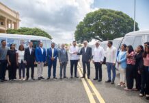 Abinader transforma la movilidad universitaria con la entrega de 40 nuevos autobuses en beneficio de miles de estudiantes de todo el país