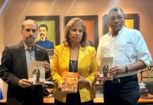 Efemérides Patrias dona al PRD obra de Bosch y símbolos patrios