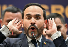 De la Espriella lleva la religión a una reunión con sus futuros ministros