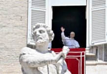 El papa urge a Ucrania y Rusia a que detengan los ataques a objetivos civiles