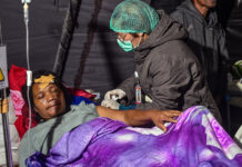Cerca de medio centenar de muertos y 2.000 evacuados tras un terremoto de 7,7 en Indonesia