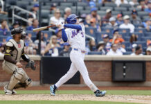 De la mano de Carson Benge, Mets le ganan la serie a Padres
