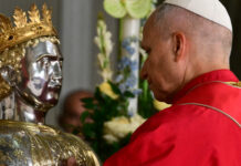 El papa alerta contra la idolatría política que se dice libre pero “es esclava del poder”