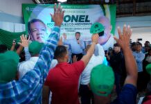 Leonel juramenta exalcalde del PRM en Castillo y asegura que el Gobierno le tira “al cuello y a los bolsillos del pueblo”