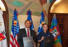 Carolina Mejía y Julio Roldán firman pacto histórico para promover cooperación y comercio entre SD y Aguadilla