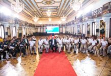 Abinader se reúne con 53 estudiantes sordos que completaron su formación en Inteligencia Artificia