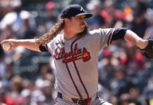 Holmes lanza seis innings sin hit y conduce el triunfo de Bravos